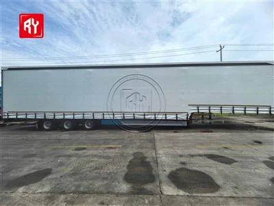 3車軸カーテンサイドトレーラー